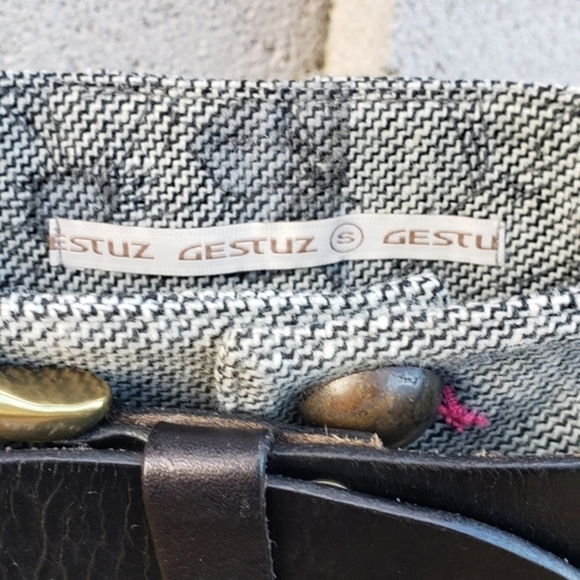 UNIQUE GESTUZ‎ SKIRT - Picture 3 of 3